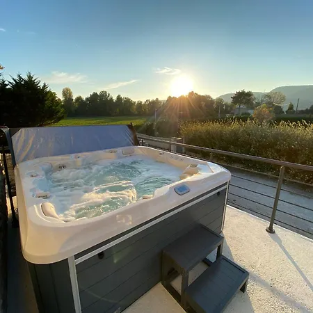 La Batisse, Jacuzzi Privatif Et Terrasse شقة